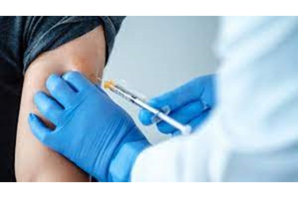 شتاب واکسیناسیون و کاهش مرگ‌ومیر کرونا در قم
