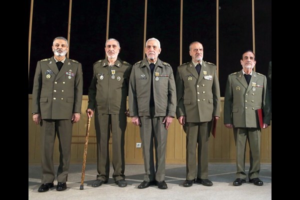 اعطای نشان «فداکاری» اعطایی رهبر انقلاب به ۴ فرمانده صاحب‌نام ارتش+عکس