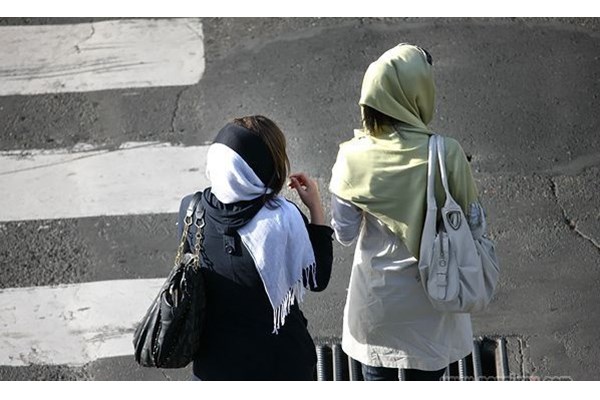 مشغول بی‌حجابی باشید تا راحت‌تر اختلاس کنیم!/بی‌حجابی و بی بندوباری نسخه آمریکایی برای ایران