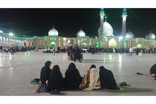 حال و هوای مسجد مقدس جمکران در شب شهادت امام حسن عسکری(ع) 