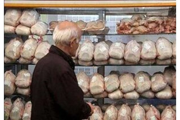 همچنان قیمت گوشت مرغ پرواز می کند/عدم تناسب قیمت بازار با قیمت مصوب