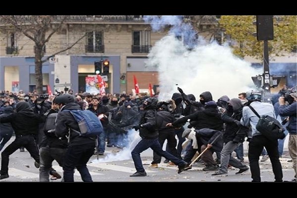  ادامه اعتراضات مردم و خشونت‌ پلیس در فرانسه