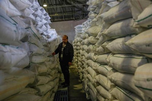حدود پنج‌هزار تُن برنج و شکر در قم ذخیره سازی شده‌است