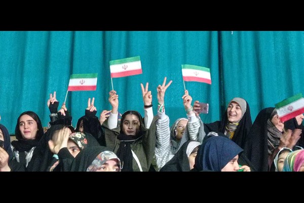 فیلم| همخوانی سرود ملی در جشن دختران سرزمینم 
