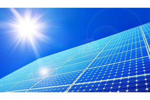  تاکید استاندار قم بر توسعه سرمایه گذاری در بخش انرژی خورشیدی