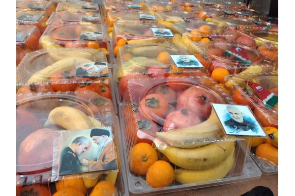 توزیع میوه و آجیل درجه یک بین نیازمندان به یاد سردار سلیمانی+تصاویر 