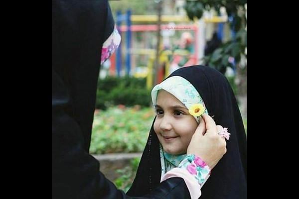 دشمن با هدف قرار دادن حجاب به دنبال حذف هویت زنان است