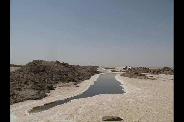 دستکاری غیراصولی در دریاچه نمک قم به گسترش گردوغبار می‌افزاید