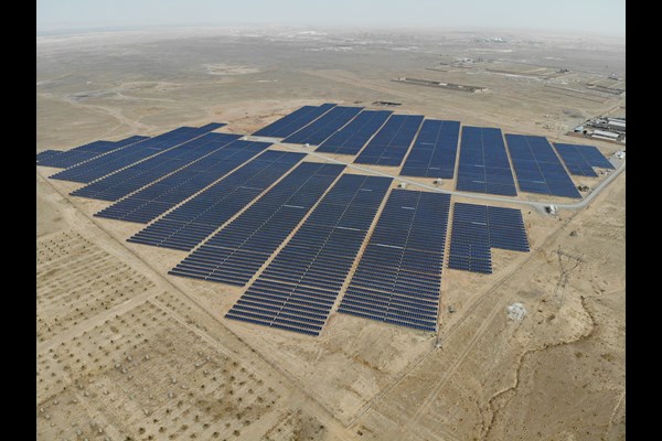 سرمایه‌گذاری برای تولید ۲۶۵ مگاوات برق خورشیدی در قم نهایی شد
