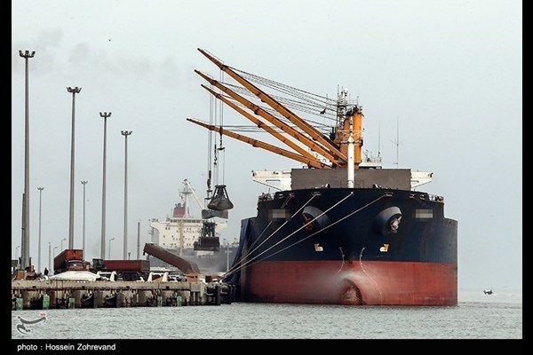  واردات ۷۶ درصد کالای اساسی کشور از بندر امام خمینی(ره) 