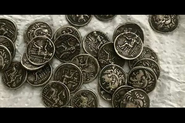  کشف سکه‌های هخامنشی و ساسانی در قم 