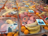 توزیع میوه و آجیل درجه یک بین نیازمندان به یاد سردار سلیمانی+تصاویر 