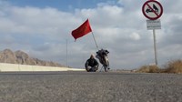 سفر با دوچرخه به مشهدالرضا به نیابت از کادر درمان و شهدای مدافع سلامت/گلایه از عدم حمایت مسئولین و رسانه ها