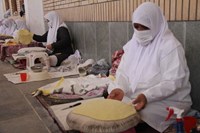 پخت روزانه ۵هزار نان صلواتی در حرم حضرت معصومه+تصاویر
