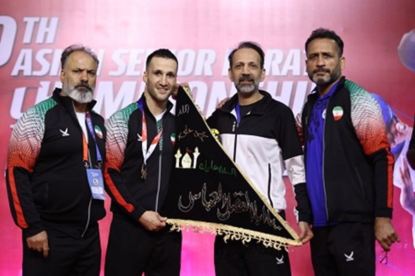 پرچم حضرت ابوالفضل(ع) در مسابقات کاراته قهرمانی آسیا به اهتزاز درامد