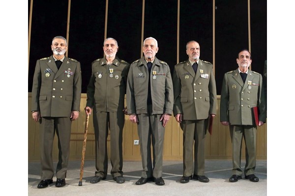 اعطای نشان «فداکاری» اعطایی رهبر انقلاب به ۴ فرمانده صاحب‌نام ارتش+عکس