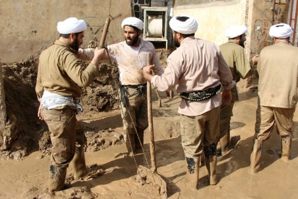 روحانیت در خط مقدم خدمت‌رسانی به مردم قرار دارد 