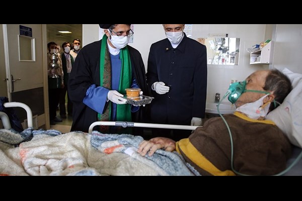 توزیع غذا توسط آستان قدس رضوی در مراکز درمانی قم