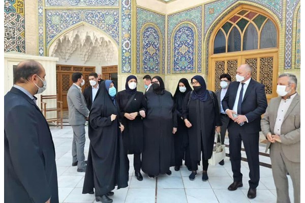 وزیر امور خارجه بوسنی و هرزگوین از حرم حضرت معصومه(س) بازدید کرد