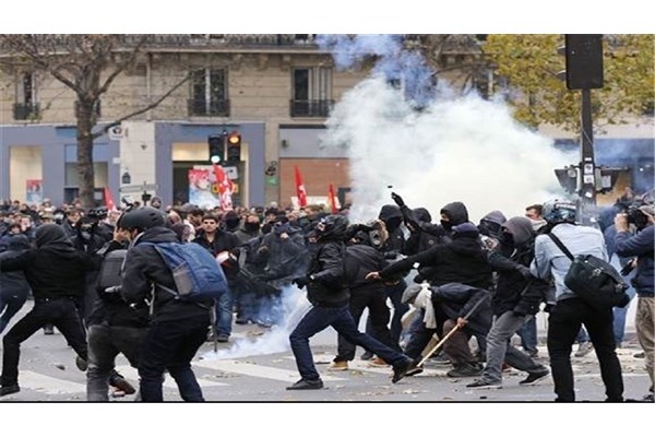  ادامه اعتراضات مردم و خشونت‌ پلیس در فرانسه