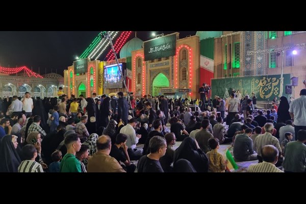 پرچم ۳ رنگ ایران بر گنبد فیروزه‌ای مسجد جمکران 
