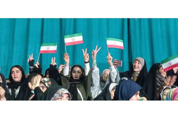 فیلم| همخوانی سرود ملی در جشن دختران سرزمینم 