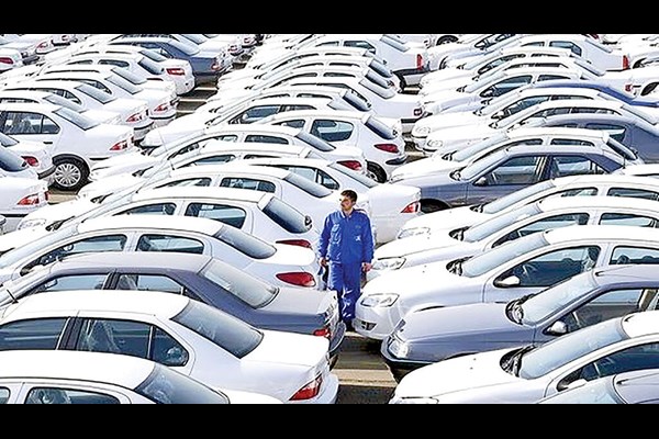 متقاضیان خودرو در انتظار تعیین تکلیف قیمت ها