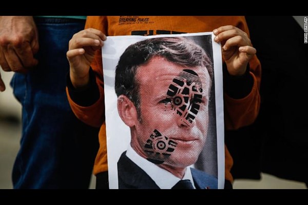  سی ان ان: گسترش تحریم کالا‌های فرانسوی در کشور‌های اسلامی + تصاویر