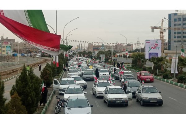 لحظه به لحظه با راهپیمایی خودرویی مردم قم در یوم الله 22 بهمن+ عکس و فیلم