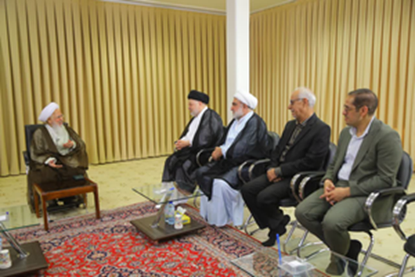 دیدار نماینده آیت‌الله سیستانی با آیت‌الله جوادی آملی 