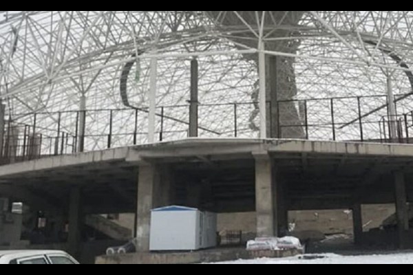 ریزش سقف ورزشگاه در حال ساخت منطقه پردیسان قم