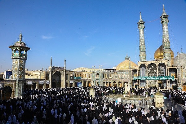 گزارش تصویری | نماز عید فطر در حرم مطهر حضرت معصومع (س) اقامه شد