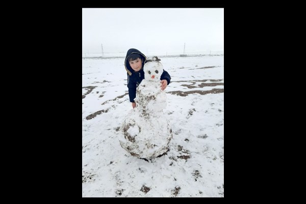 شادی مردم قم از بارش برف + عکس و فیلم
