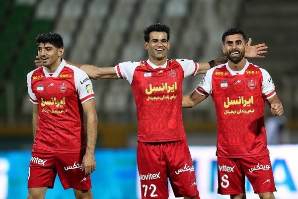 پرسپولیس موقتاً در صدر