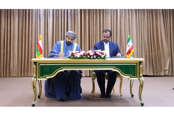 امضای ۴ سند همکاری میان ایران و عمان 