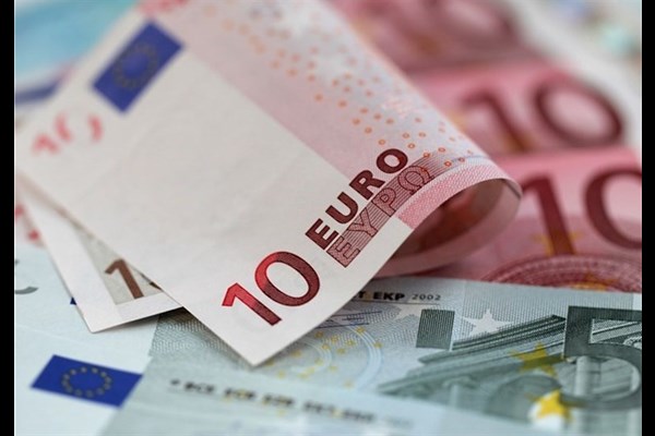  تأثیر کاهش قیمت یورو بر منابع ارزی صندوق توسعه ملی/ مدیریت ارزی بانک مرکزی باید اصلاح شود 