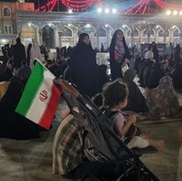 پرچم ۳ رنگ ایران بر گنبد فیروزه‌ای مسجد جمکران 