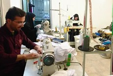 کارگاه تولید ماسک و لباس گان به همت طلاب و دانشجویان گروه جهادی