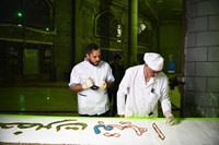 پخت کیک 313متری در مسجد مقدس جمکران