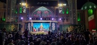 پرچم ۳ رنگ ایران بر گنبد فیروزه‌ای مسجد جمکران 