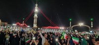 پرچم ۳ رنگ ایران بر گنبد فیروزه‌ای مسجد جمکران 